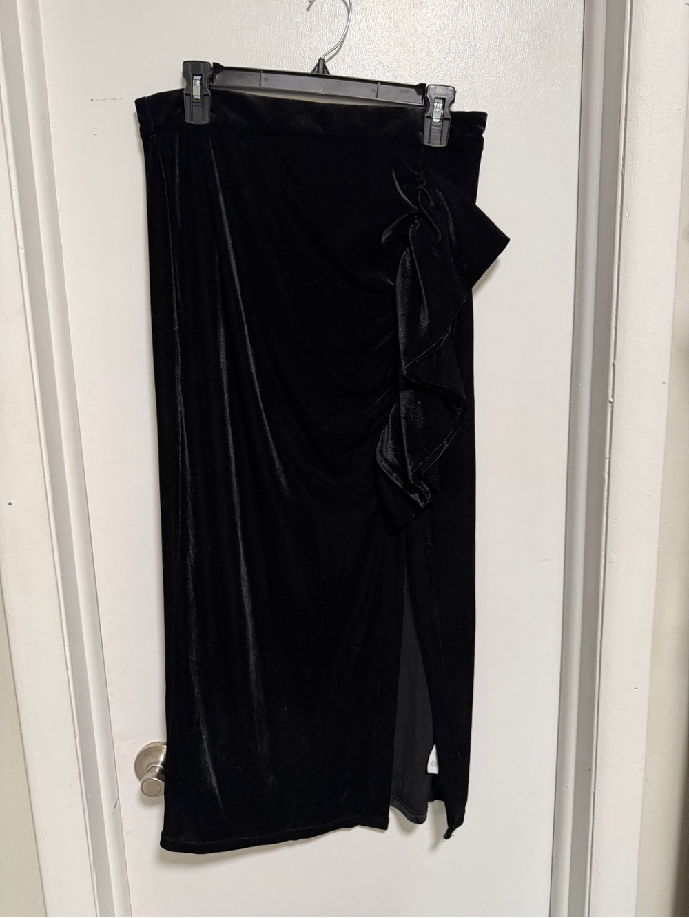 Nasty gal Black Velvet Ruffled Side-Slit Skirt NWT size 8